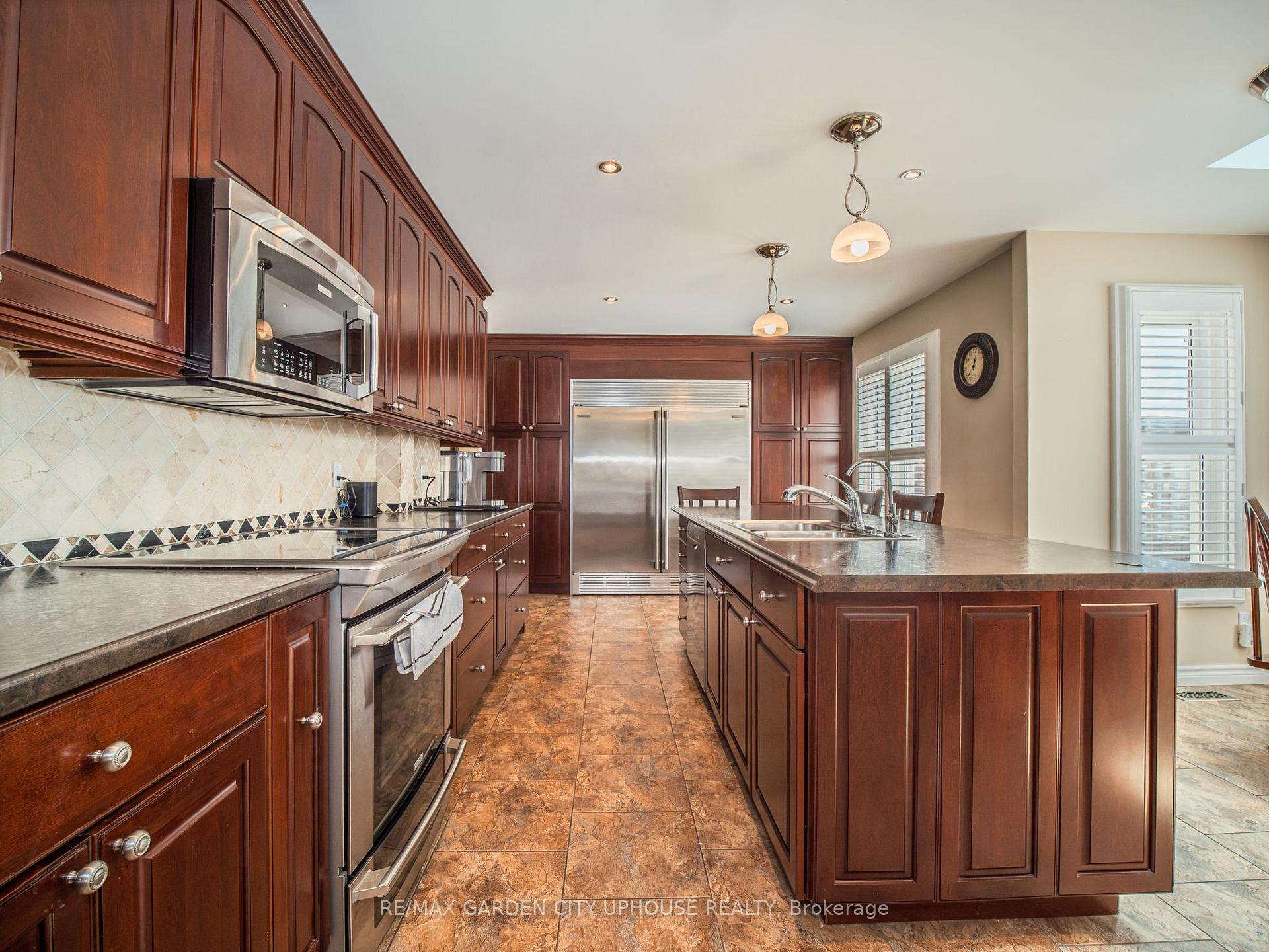 Photo 11 of 12 Foxhill Crescent, St. Catharines, Rykert/Vansickle — HOMEH