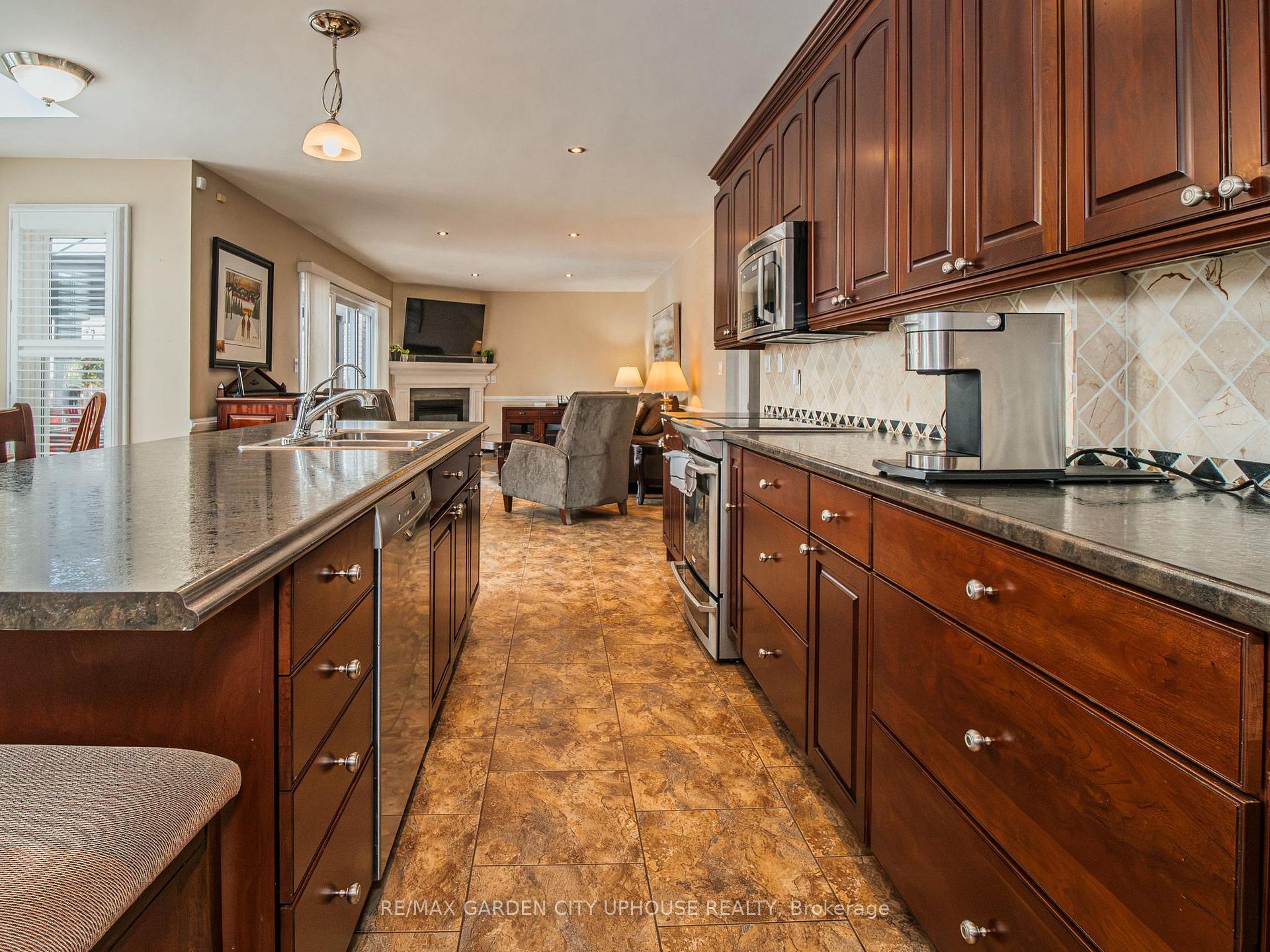Photo 15 of 12 Foxhill Crescent, St. Catharines, Rykert/Vansickle — HOMEH