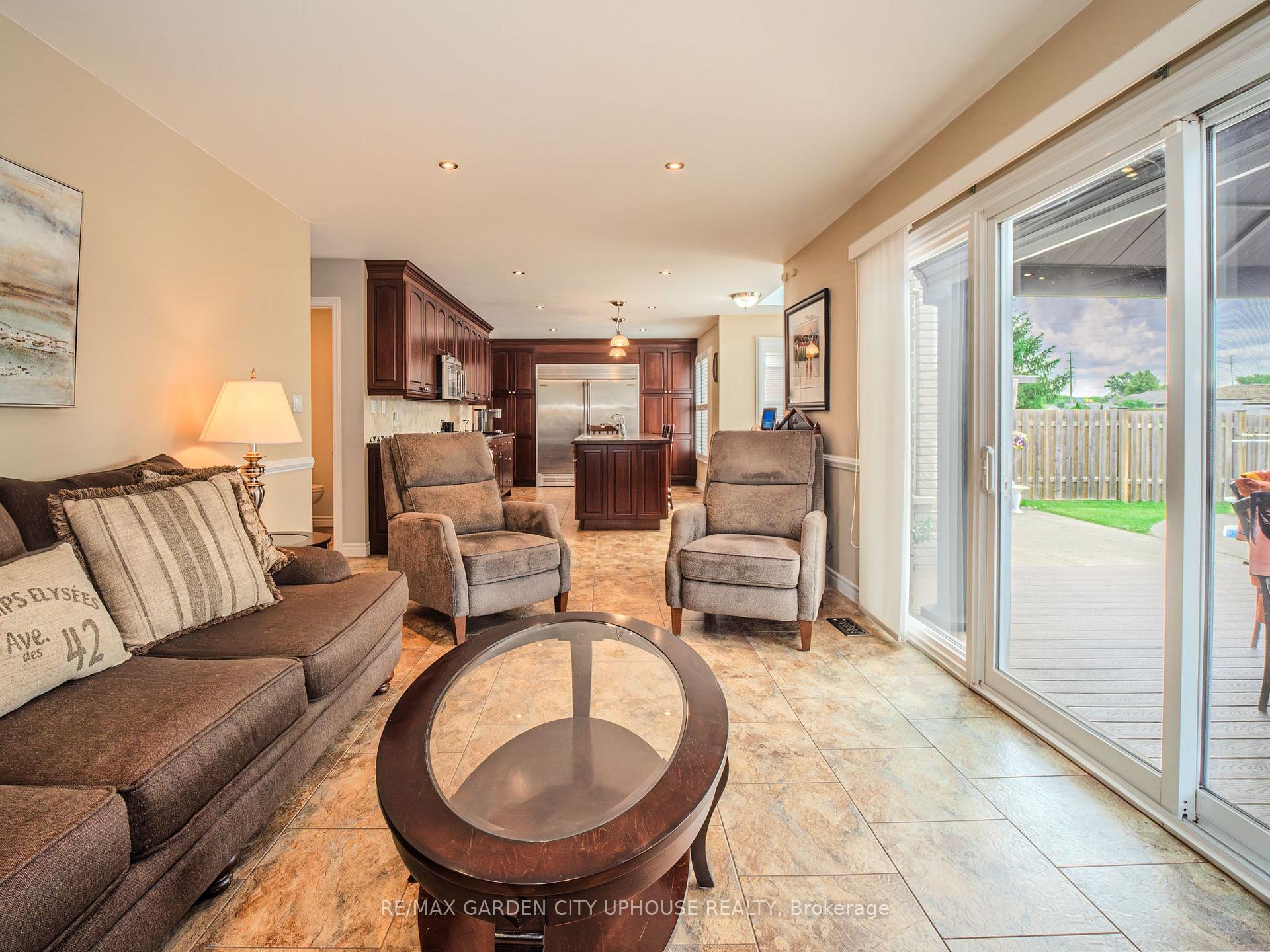 Photo 16 of 12 Foxhill Crescent, St. Catharines, Rykert/Vansickle — HOMEH