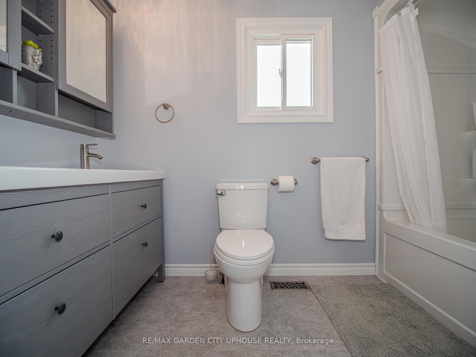 Photo 26 of 12 Foxhill Crescent, St. Catharines, Rykert/Vansickle — HOMEH