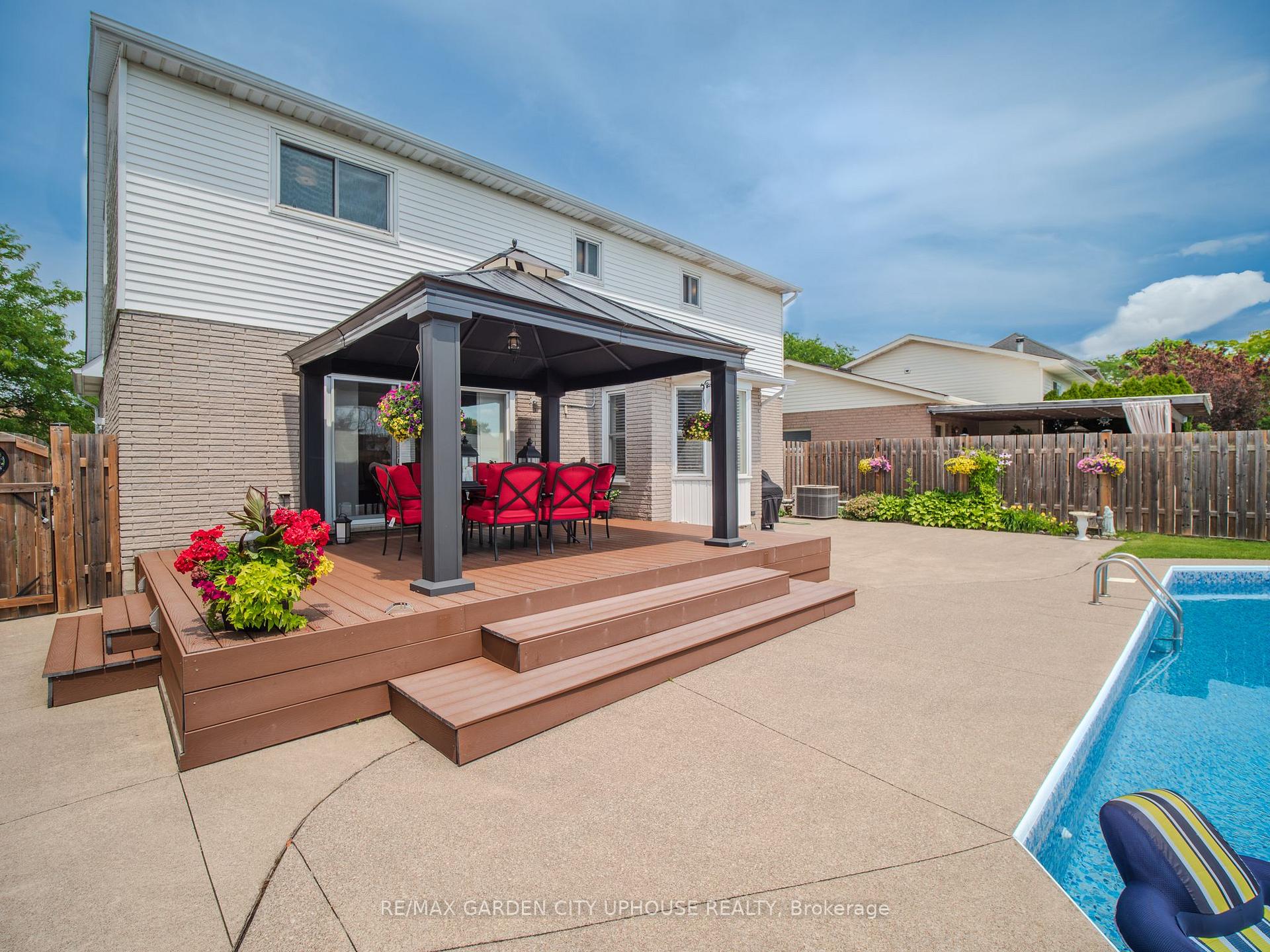 Photo 32 of 12 Foxhill Crescent, St. Catharines, Rykert/Vansickle — HOMEH