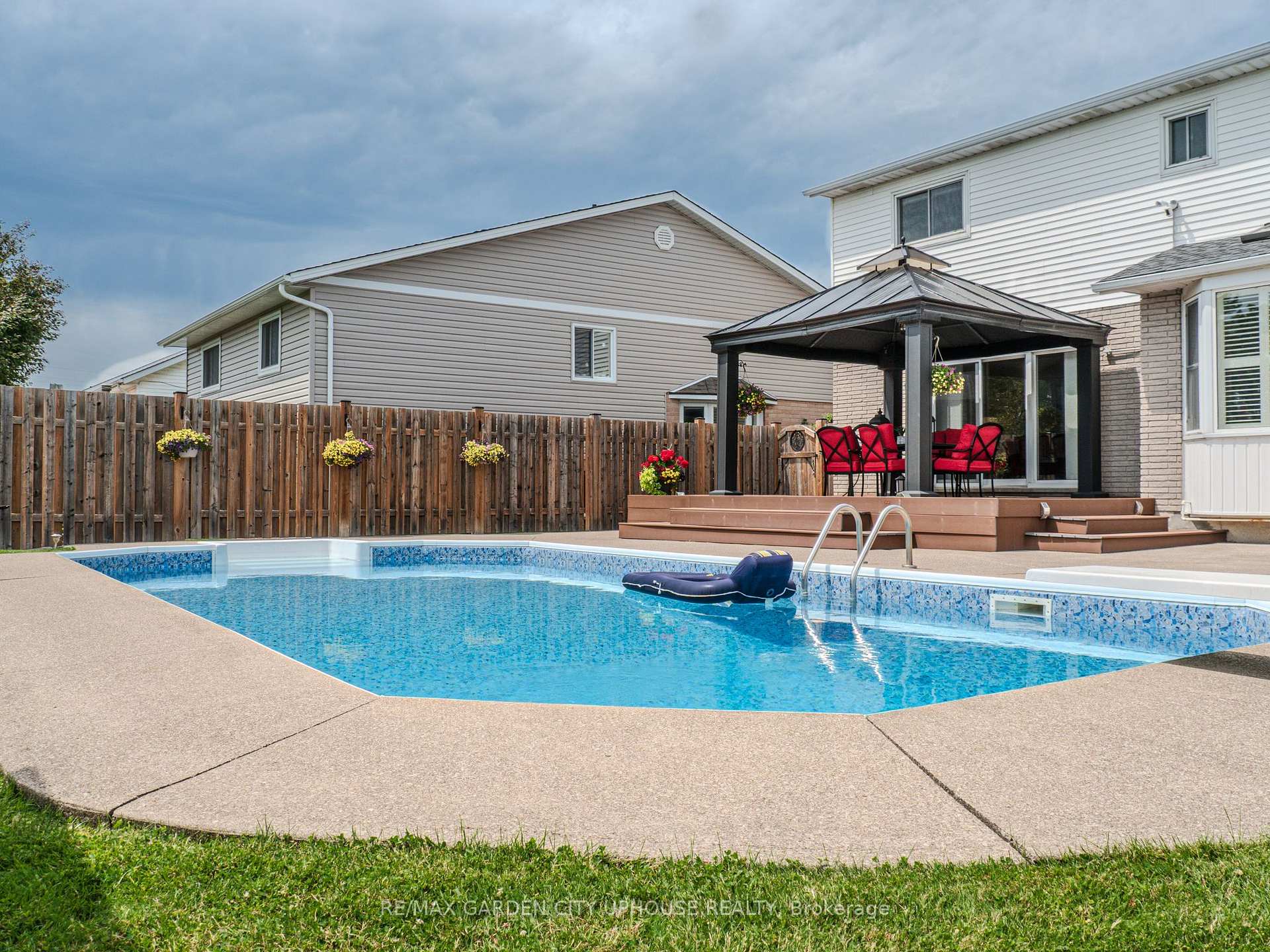 Photo 33 of 12 Foxhill Crescent, St. Catharines, Rykert/Vansickle — HOMEH