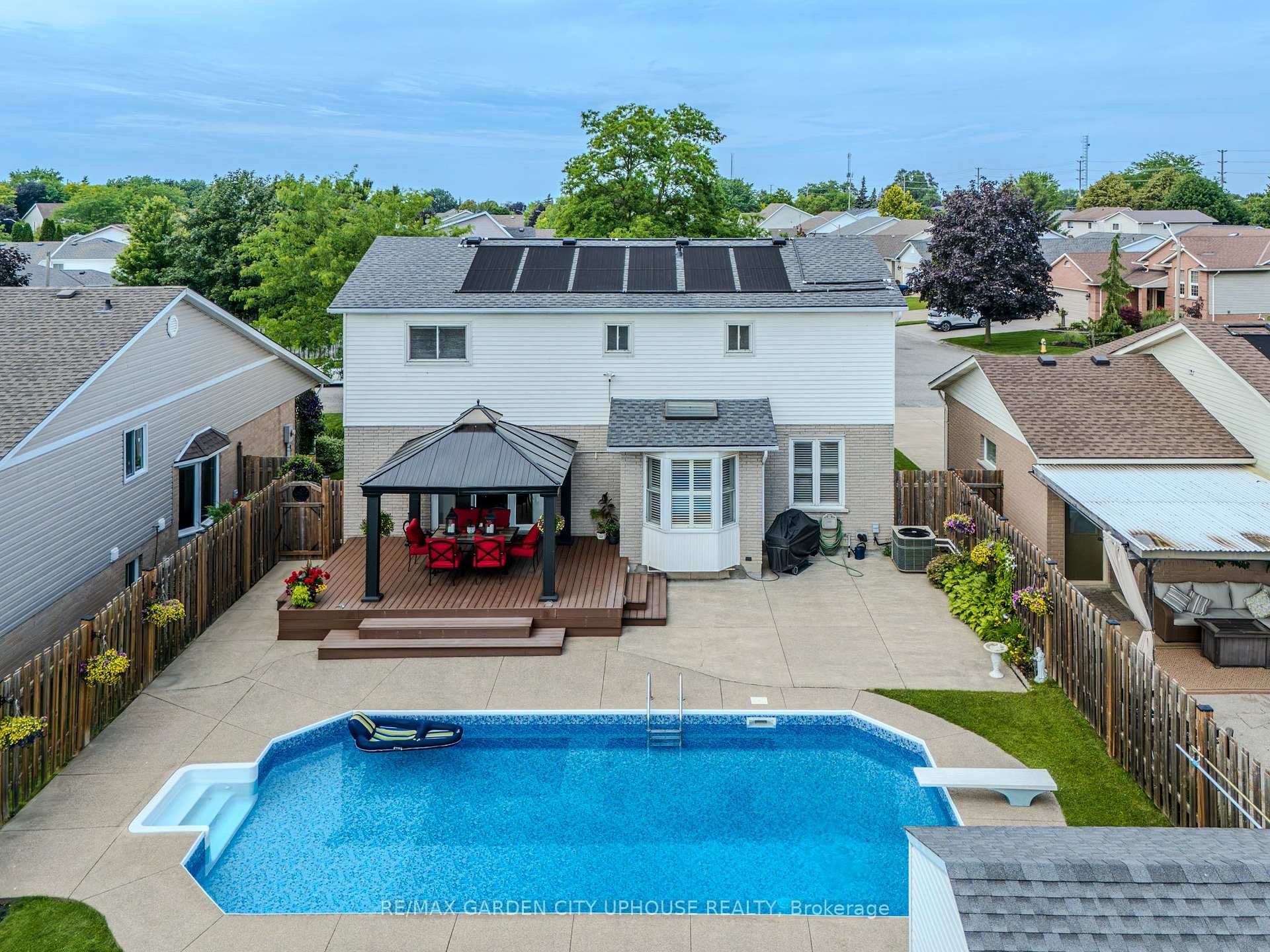 Photo 35 of 12 Foxhill Crescent, St. Catharines, Rykert/Vansickle — HOMEH