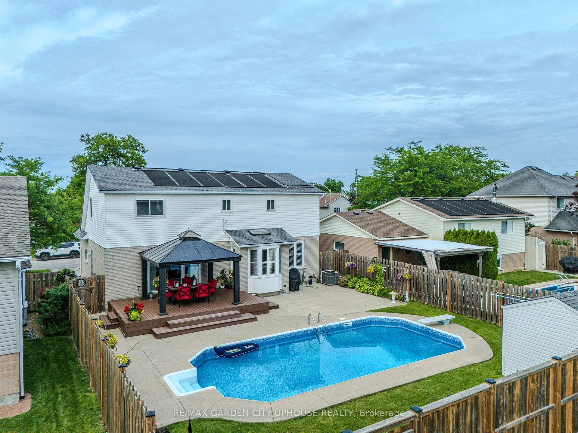 Photo 40 of 12 Foxhill Crescent, St. Catharines, Rykert/Vansickle — HOMEH