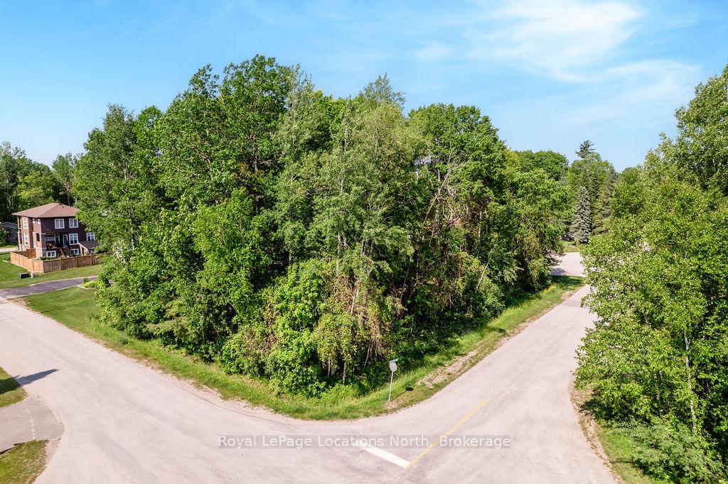 Photo 3 of 7 Smallman Drive, Wasaga Beach — HOMEH