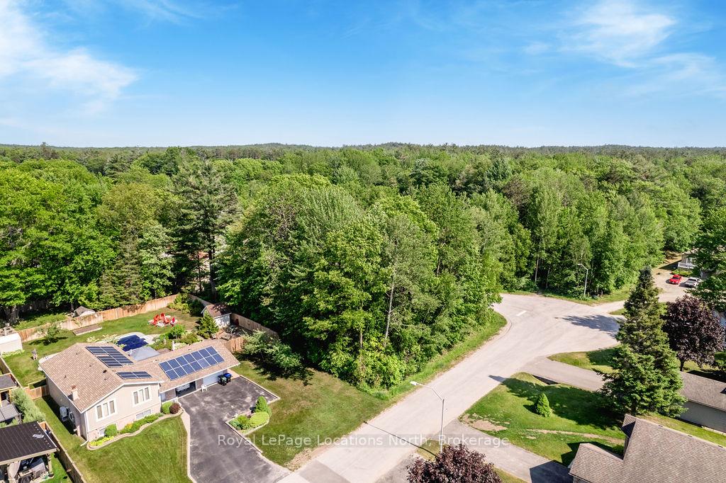 Photo 4 of 7 Smallman Drive, Wasaga Beach — HOMEH