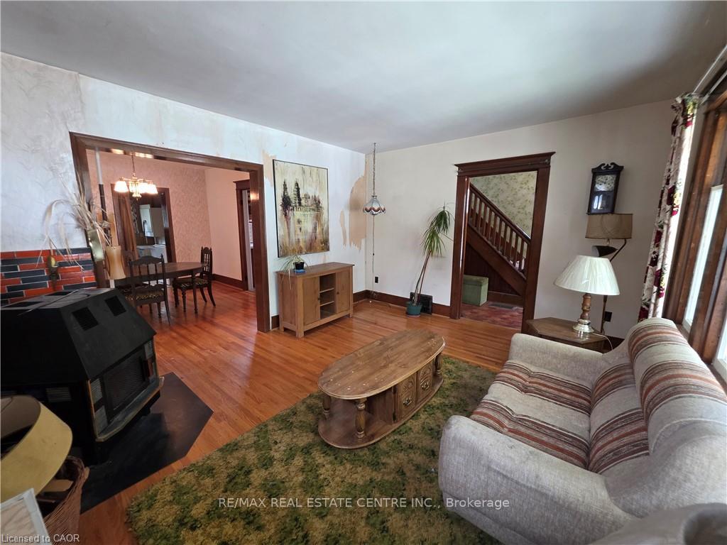 Photo 6 of 20 Fairview Avenue, Kitchener, King East — HOMEH
