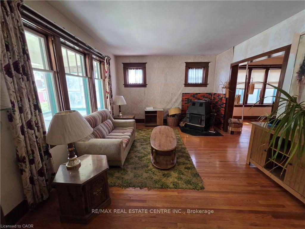 Photo 8 of 20 Fairview Avenue, Kitchener, King East — HOMEH