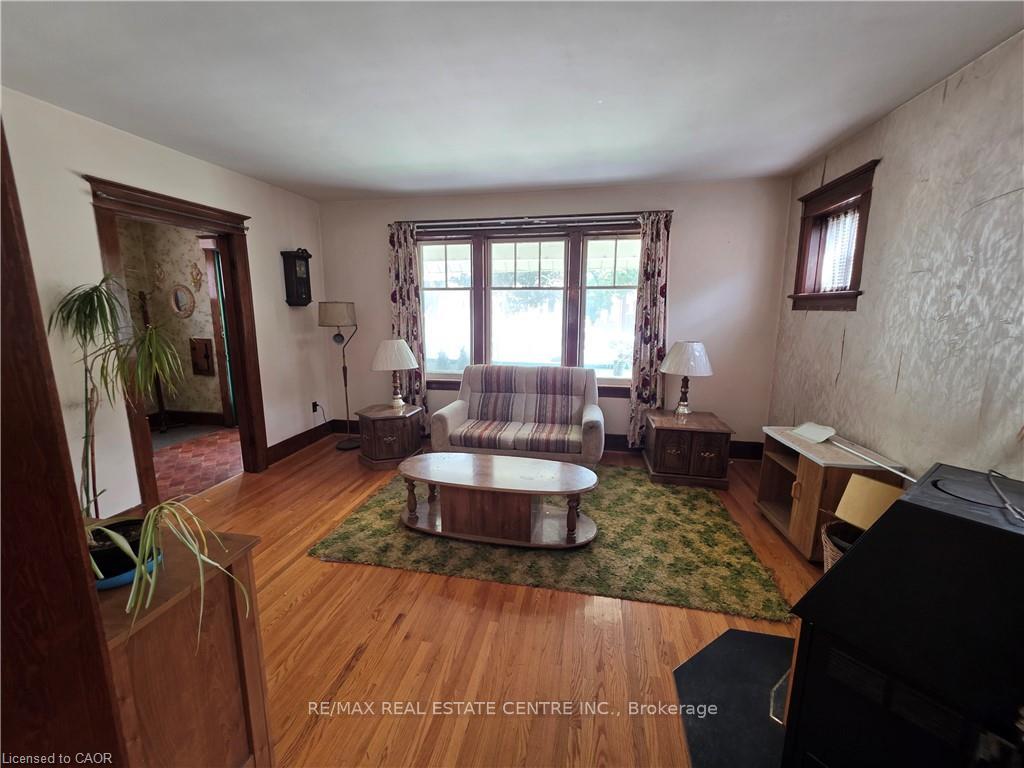 Photo 9 of 20 Fairview Avenue, Kitchener, King East — HOMEH