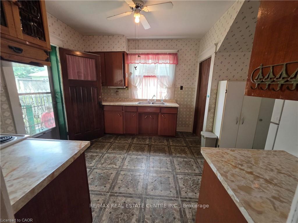 Photo 15 of 20 Fairview Avenue, Kitchener, King East — HOMEH