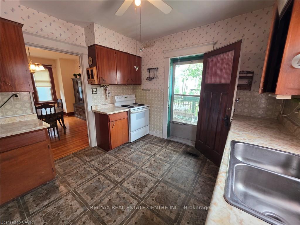 Photo 16 of 20 Fairview Avenue, Kitchener, King East — HOMEH