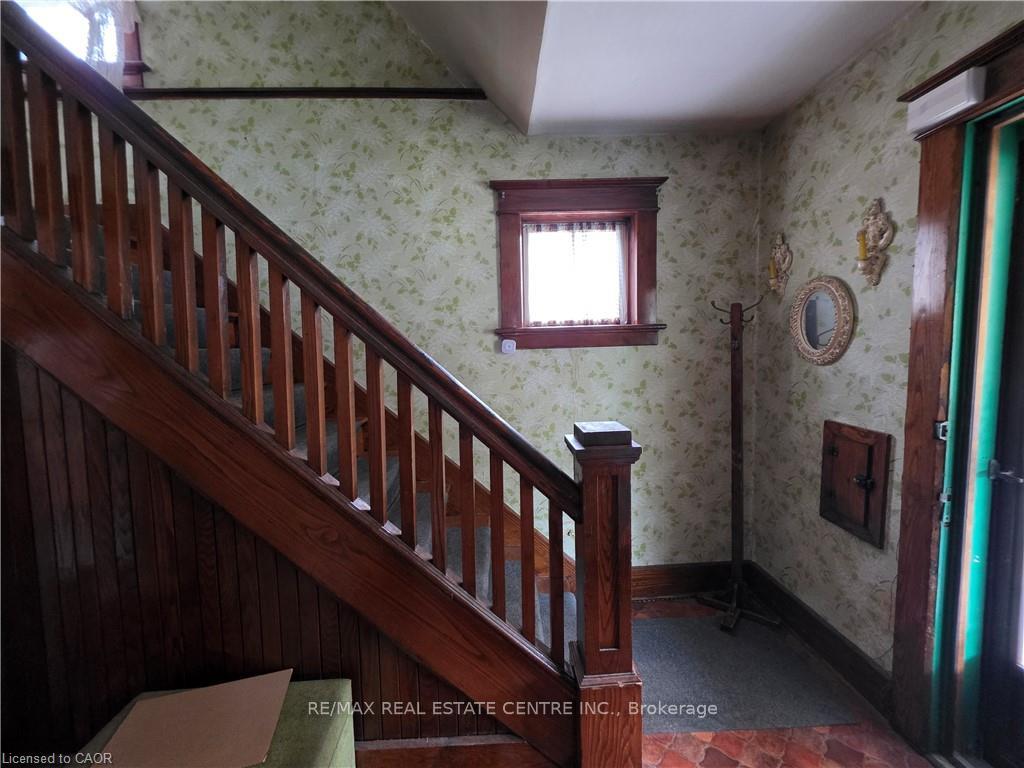 Photo 21 of 20 Fairview Avenue, Kitchener, King East — HOMEH