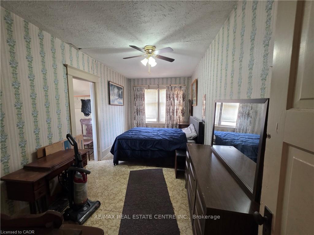 Photo 22 of 20 Fairview Avenue, Kitchener, King East — HOMEH
