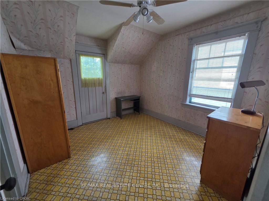 Photo 26 of 20 Fairview Avenue, Kitchener, King East — HOMEH