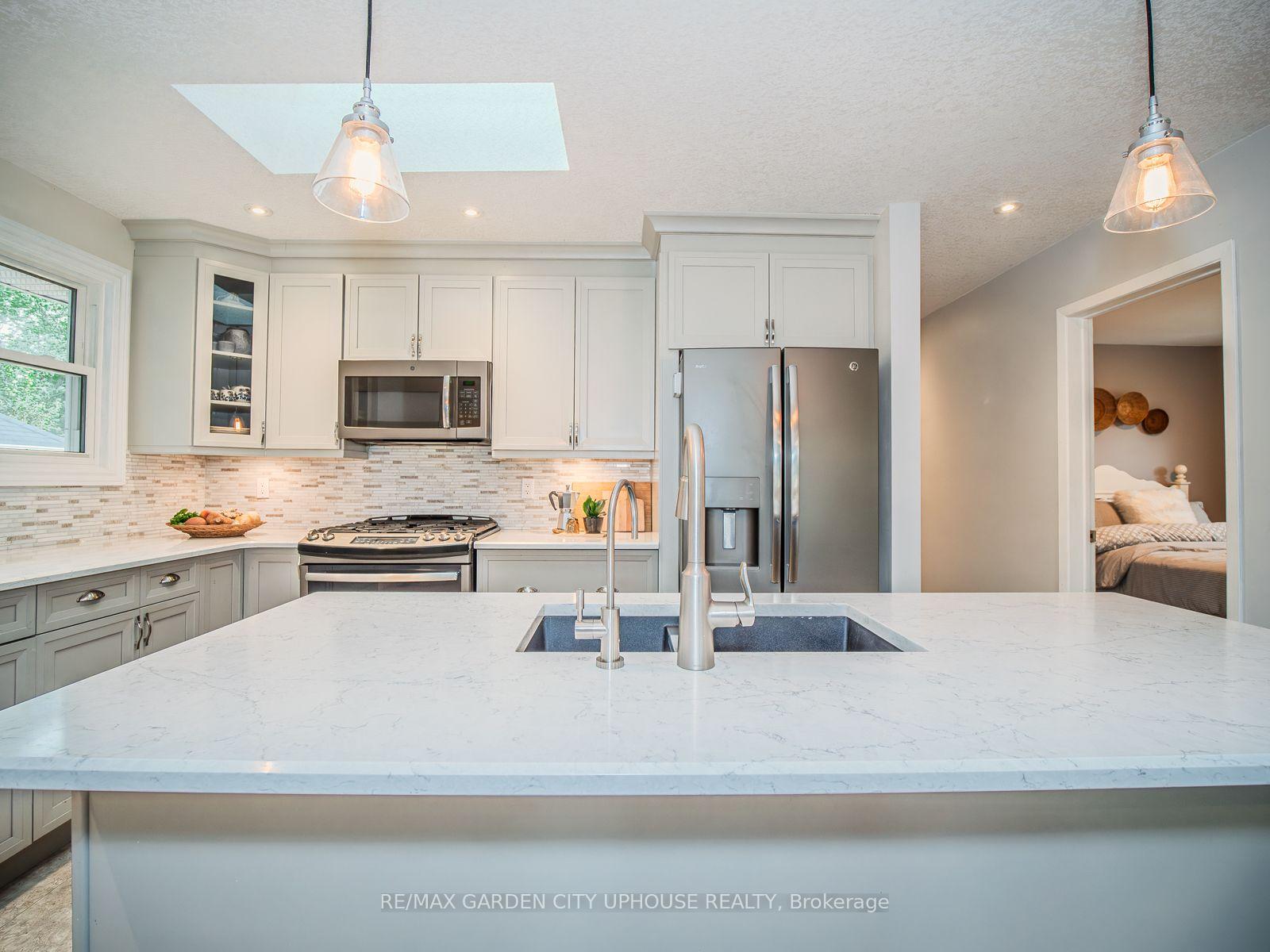 Photo 8 of 373 Darby Road, Welland, Cooks Mills — HOMEH