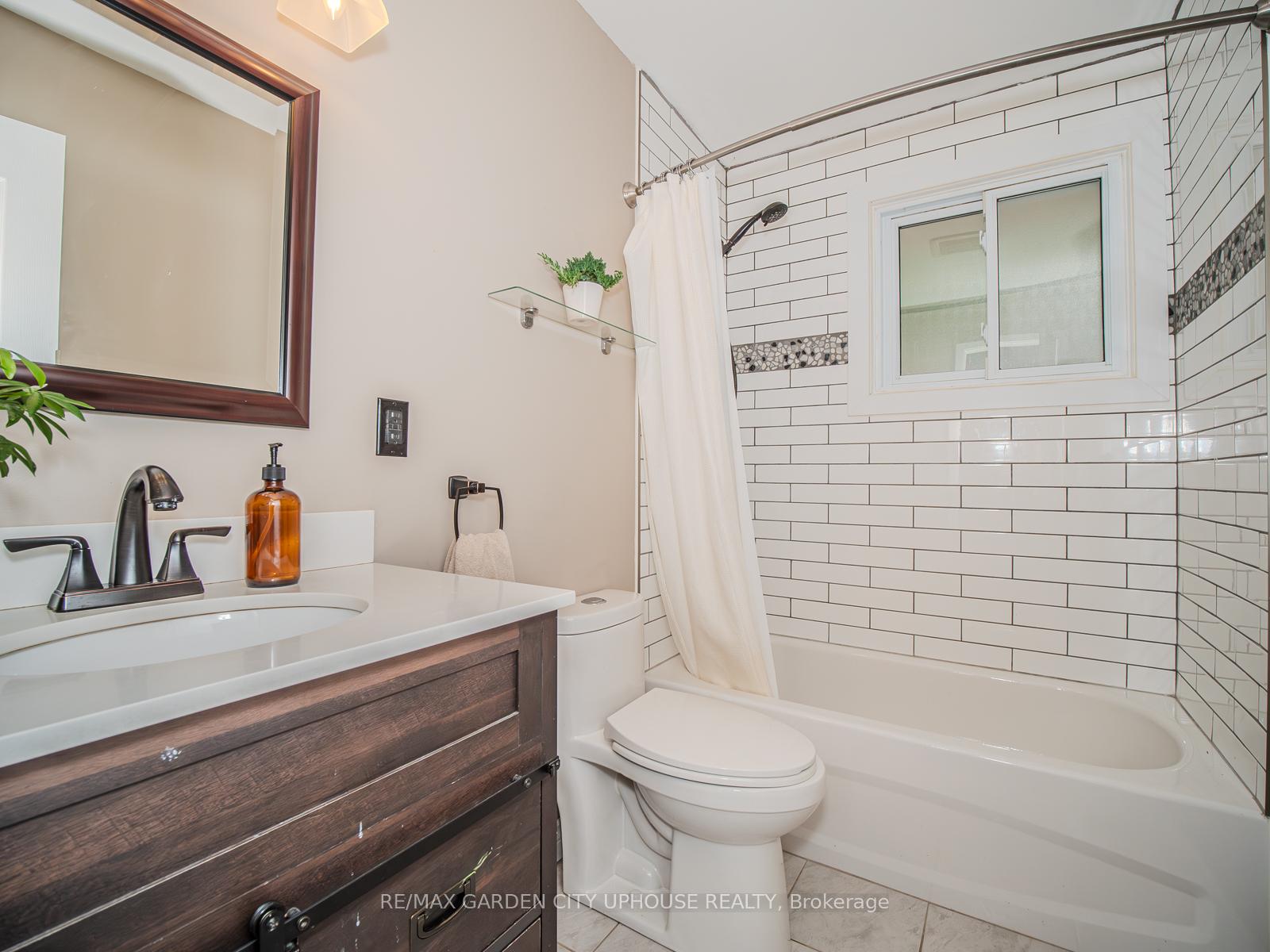 Photo 11 of 373 Darby Road, Welland, Cooks Mills — HOMEH