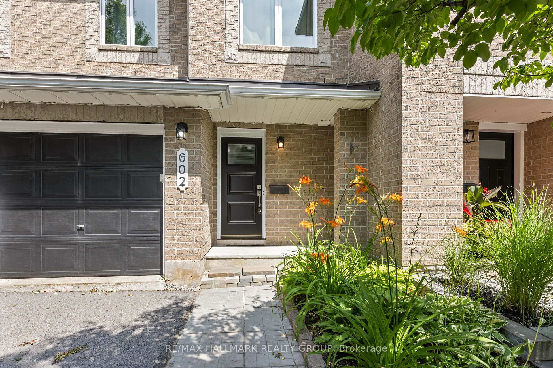 Photo 2 of 602 Louis Toscano Drive, Ottawa, Avalon East — HOMEH