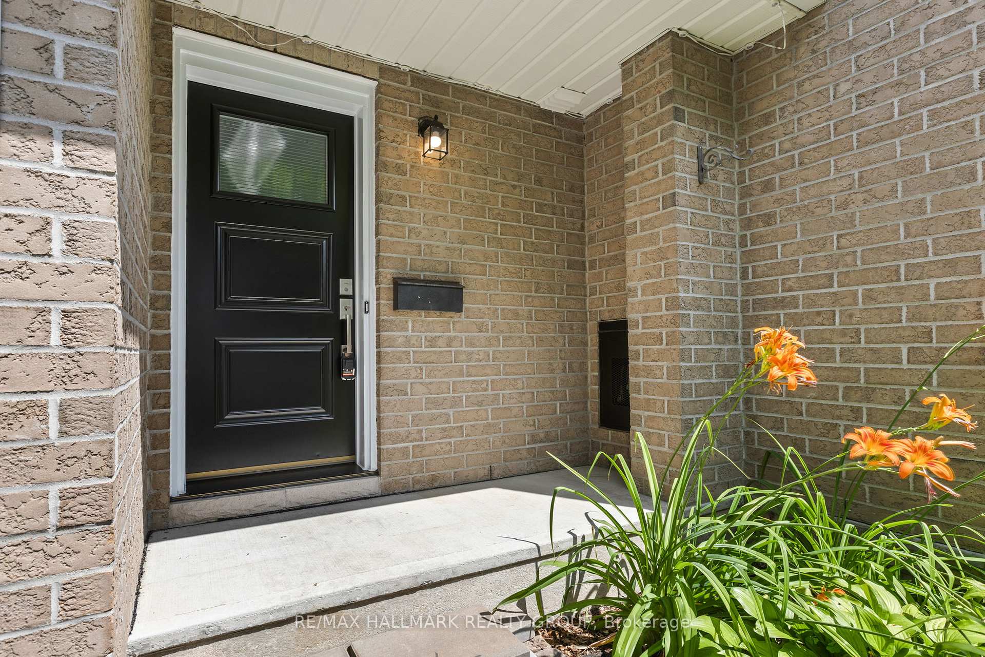 Photo 3 of 602 Louis Toscano Drive, Ottawa, Avalon East — HOMEH
