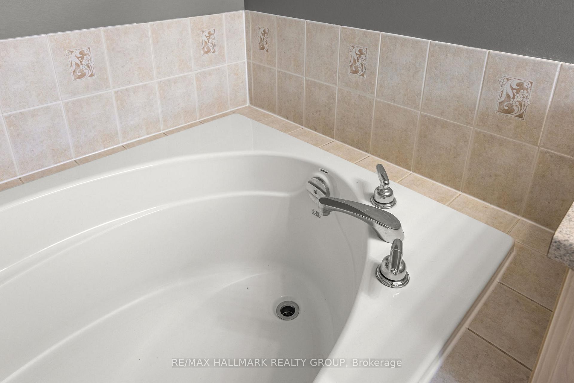 Photo 22 of 602 Louis Toscano Drive, Ottawa, Avalon East — HOMEH