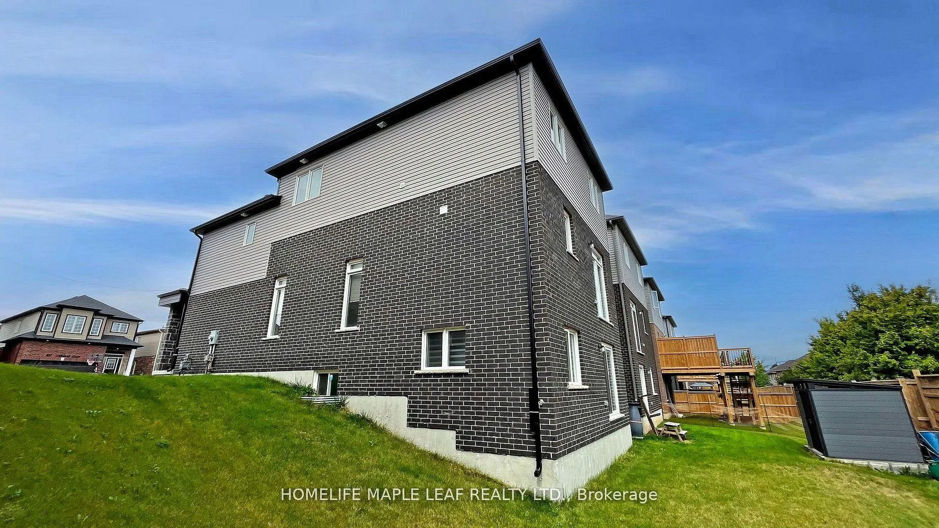 Photo 39 of 59 Saddlebrook Court, Kitchener — HOMEH