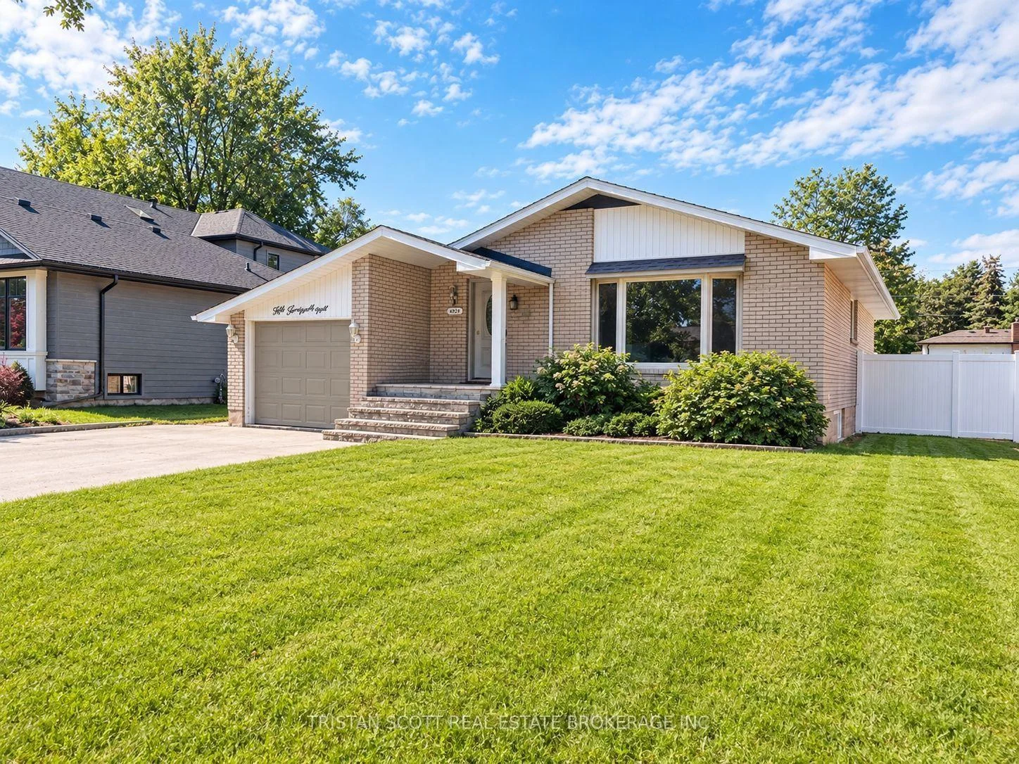 Photo 1 of 5299 Mericourt Road, Burlington, Appleby — HOMEH