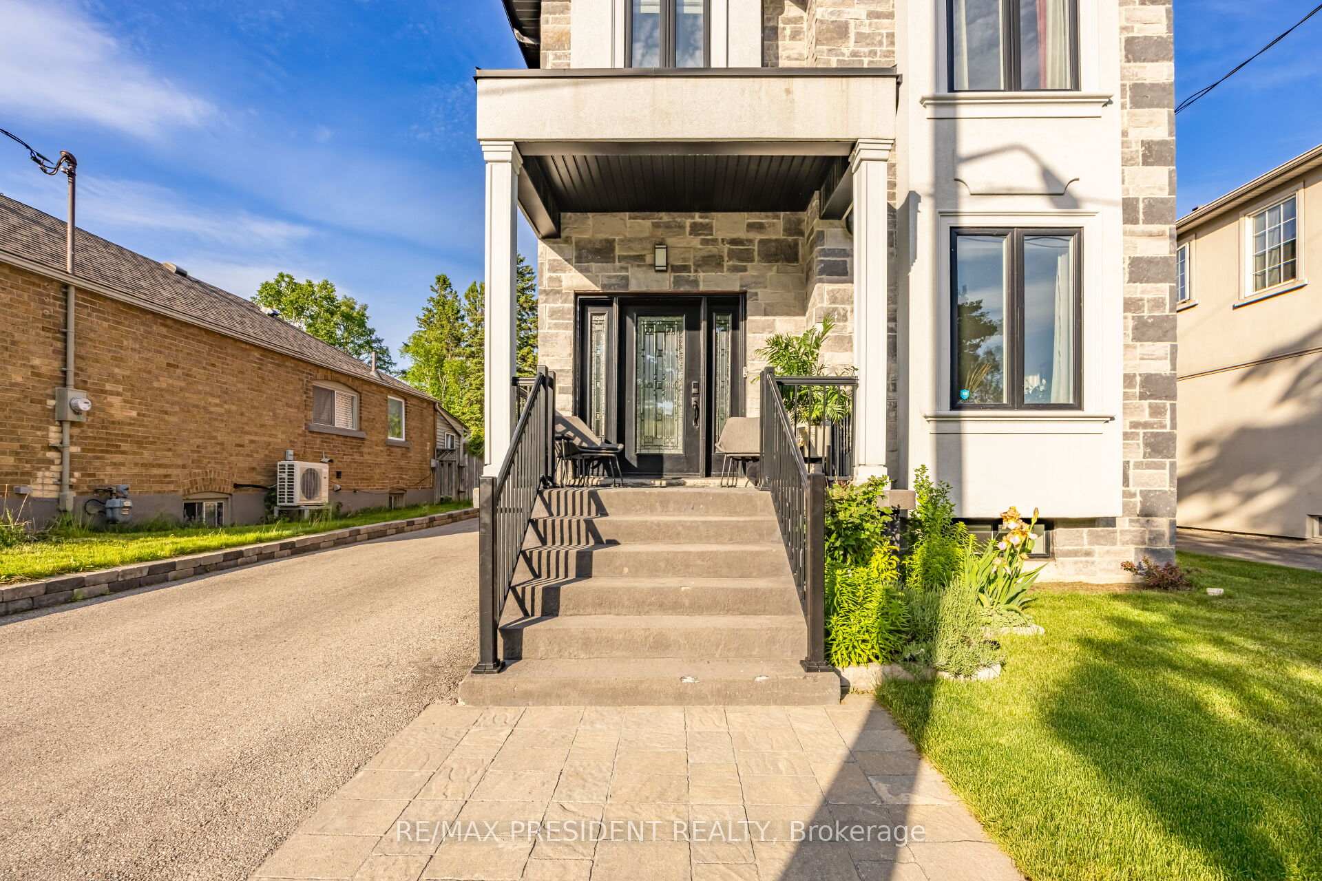 Photo 2 of 3 Highvale Road, Scarborough, Clairlea-Birchmount — HOMEH