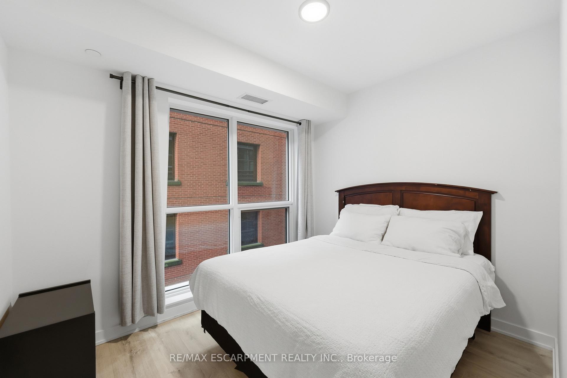 Photo 11 of Unit 802, 327 King Street W, Toronto, Waterfront Communities — HOMEH