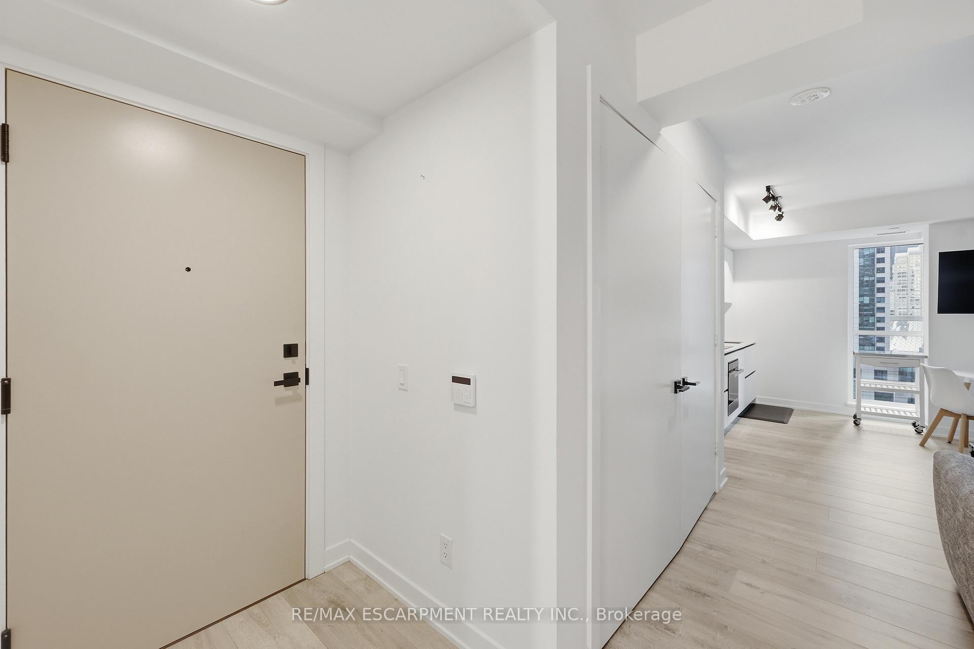 Photo 13 of Unit 802, 327 King Street W, Toronto, Waterfront Communities — HOMEH