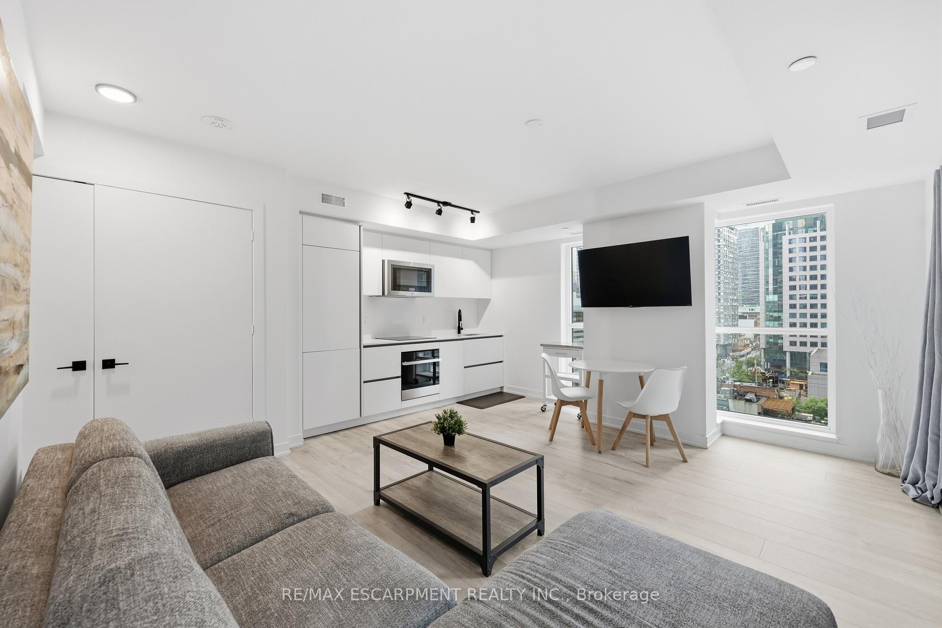 Photo 18 of Unit 802, 327 King Street W, Toronto, Waterfront Communities — HOMEH