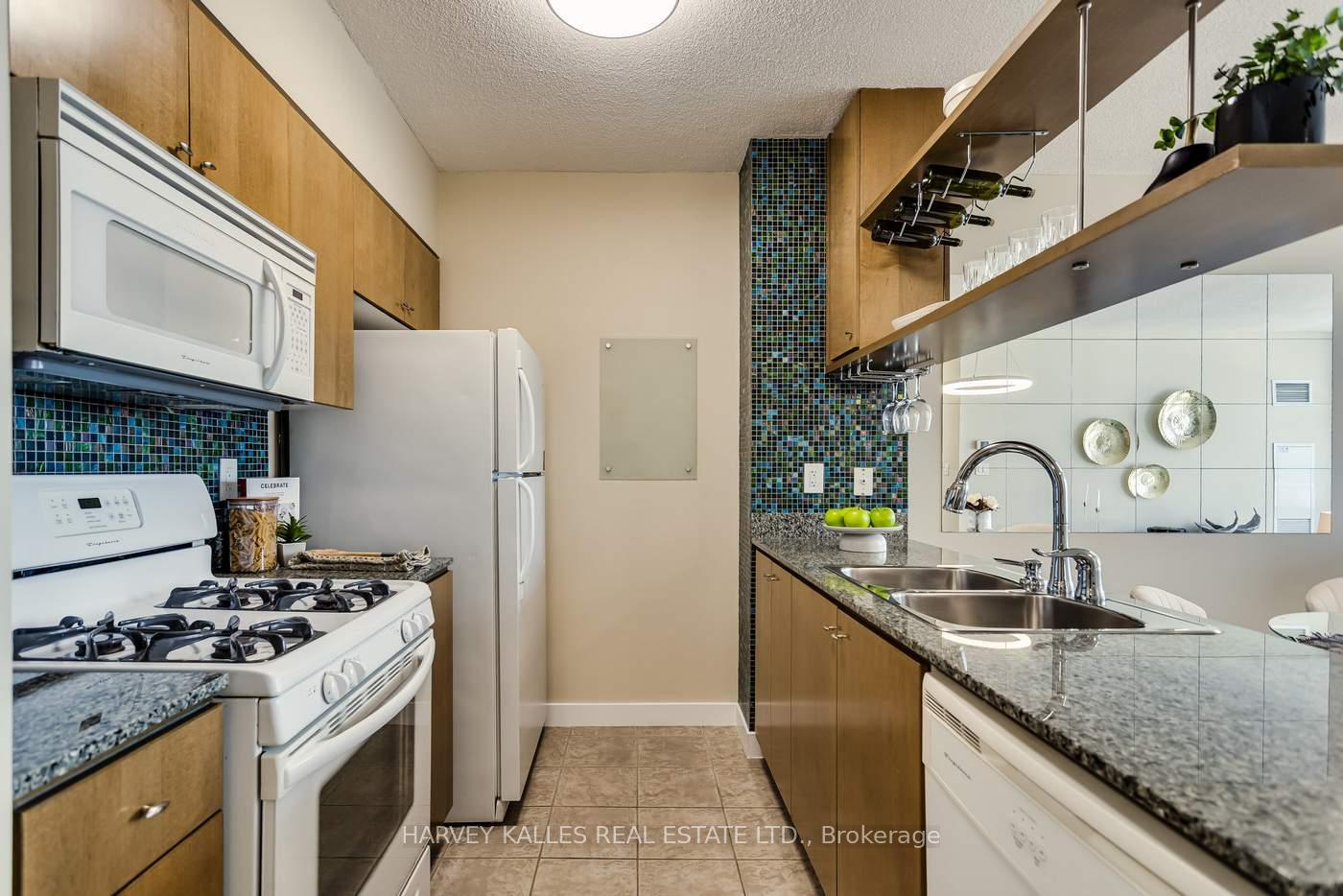 Photo 10 of Unit 3808, 35 Mariner Terrace, Toronto, Waterfront Communities — HOMEH