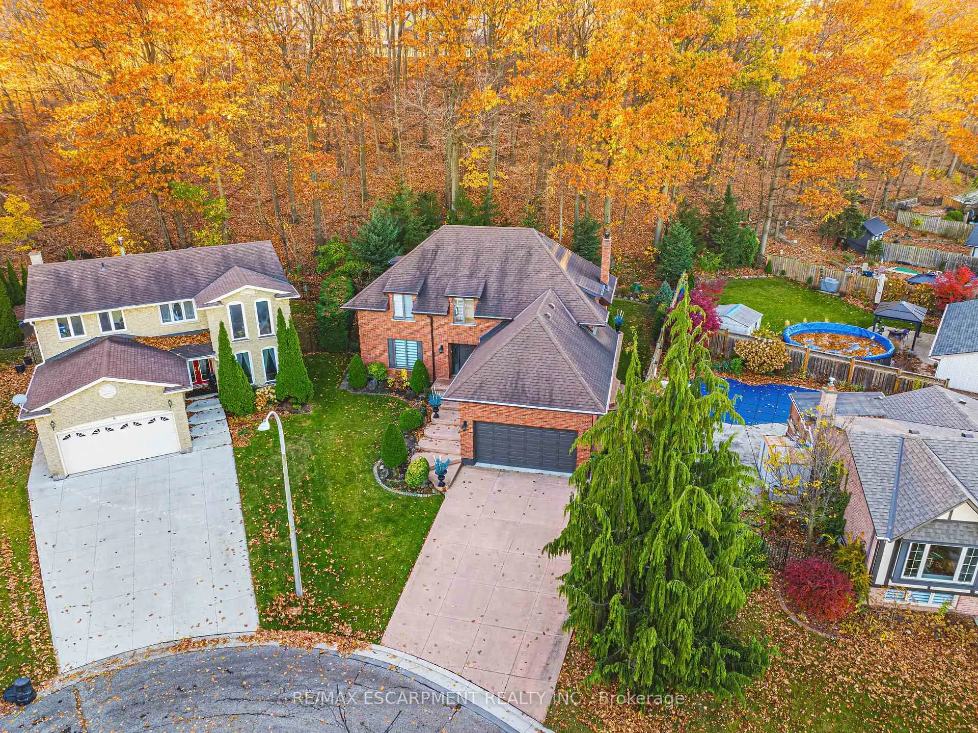 Photo 2 of 6 Sunhaven Court, Hamilton, Stoney Creek — HOMEH