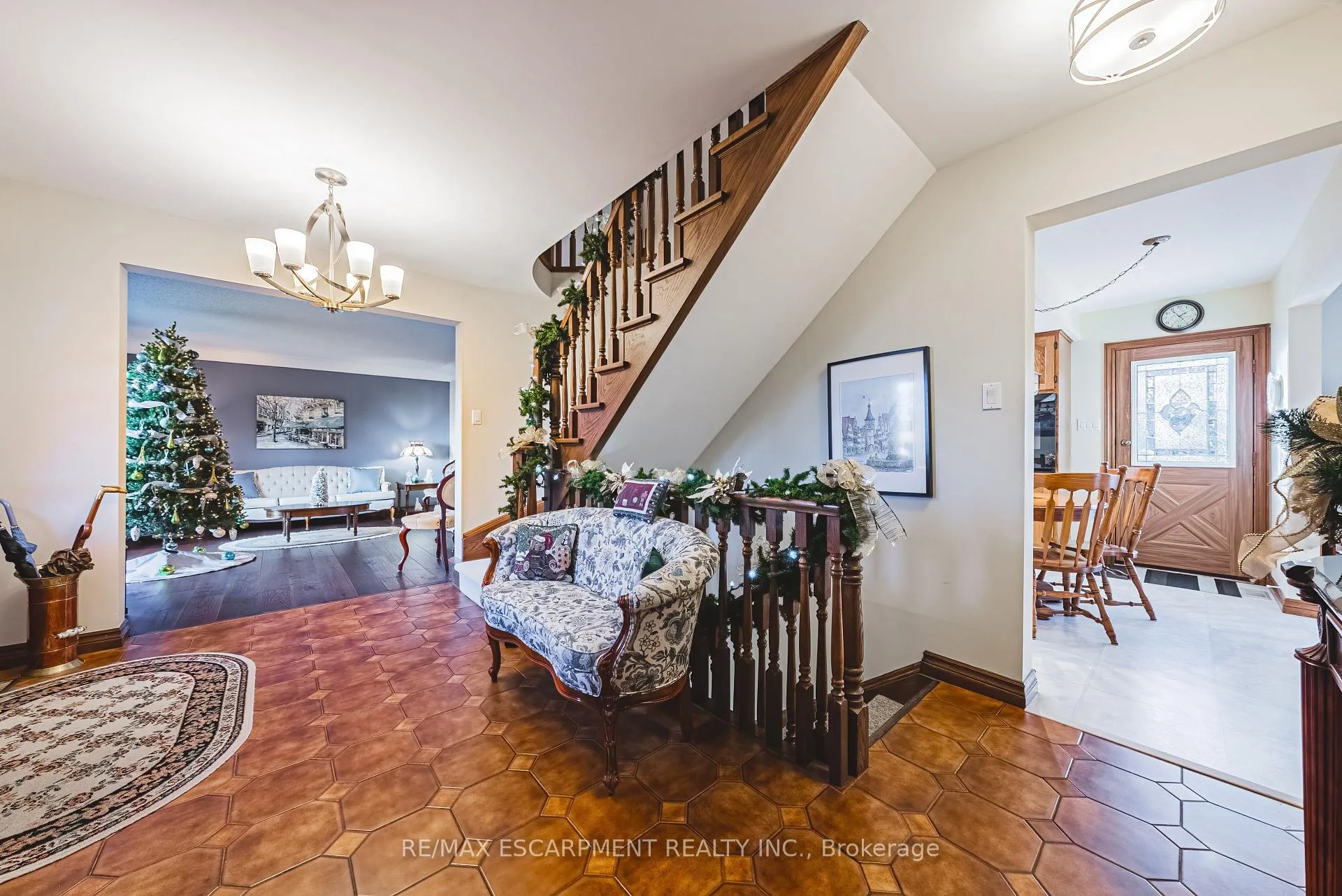 Photo 4 of 6 Sunhaven Court, Hamilton, Stoney Creek — HOMEH