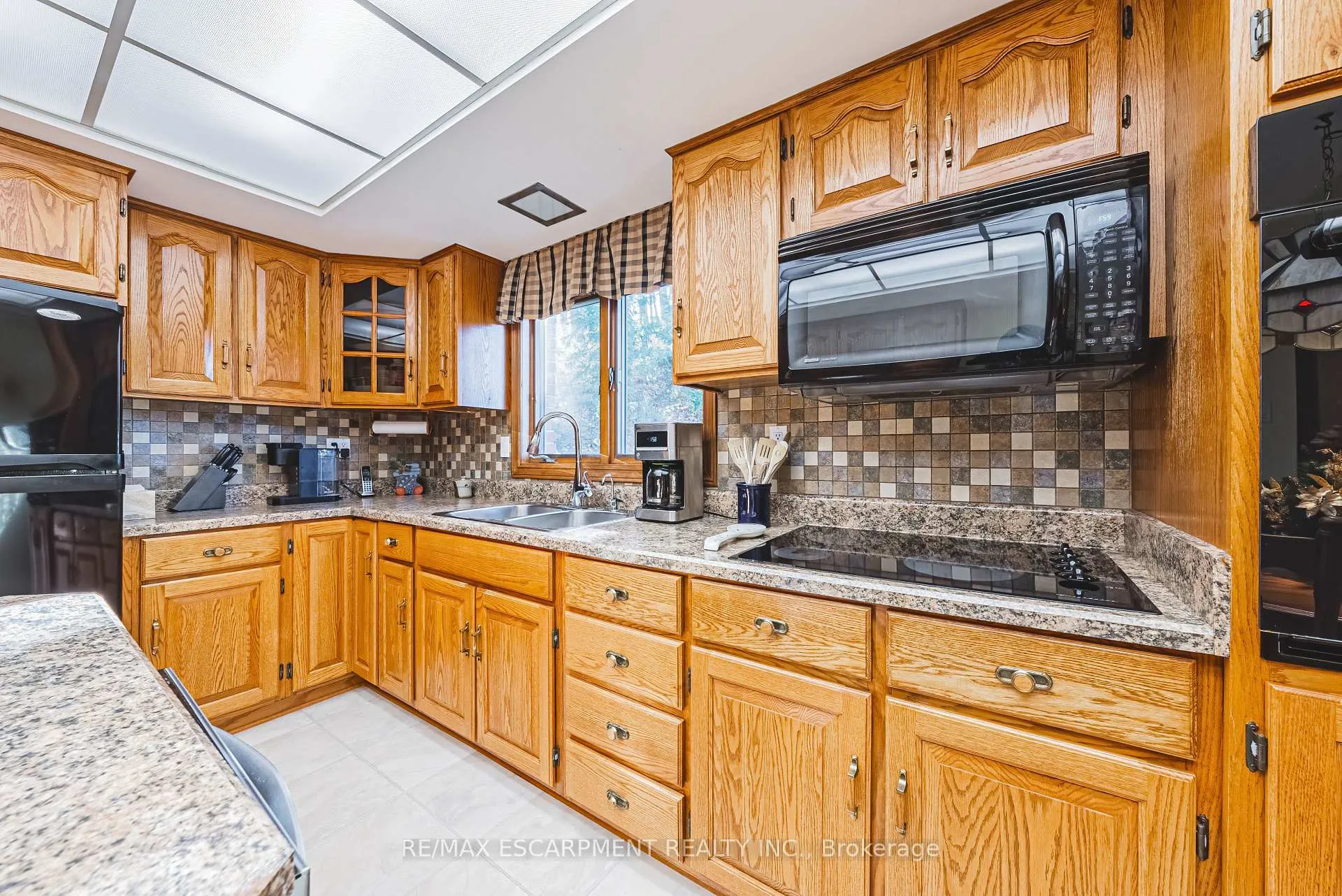 Photo 10 of 6 Sunhaven Court, Hamilton, Stoney Creek — HOMEH