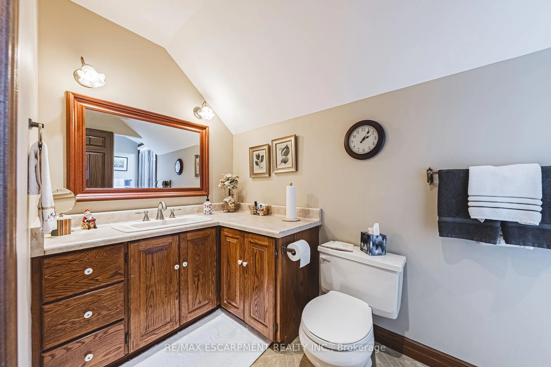 Photo 17 of 6 Sunhaven Court, Hamilton, Stoney Creek — HOMEH