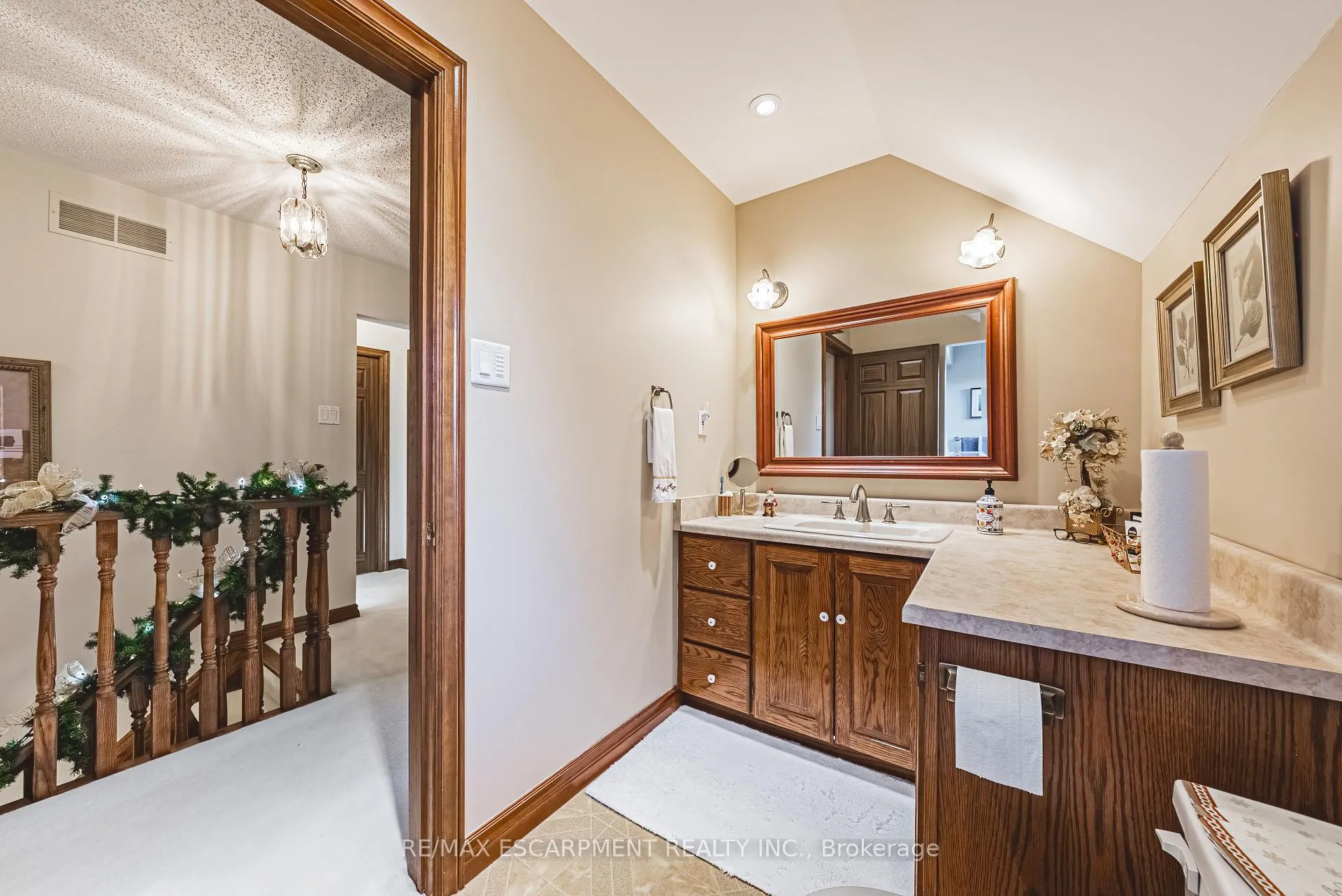 Photo 18 of 6 Sunhaven Court, Hamilton, Stoney Creek — HOMEH