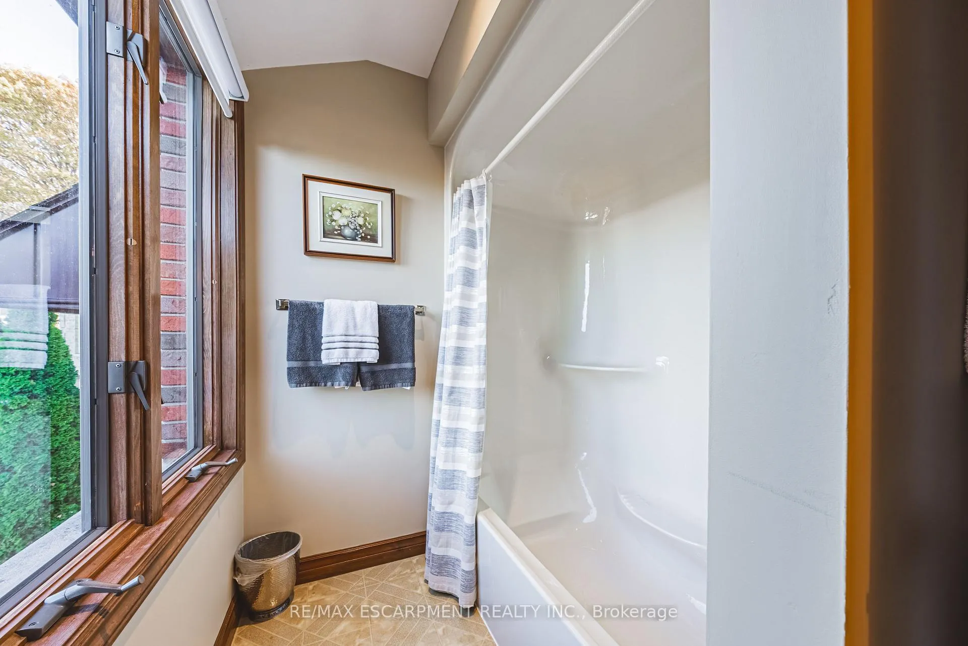 Photo 19 of 6 Sunhaven Court, Hamilton, Stoney Creek — HOMEH