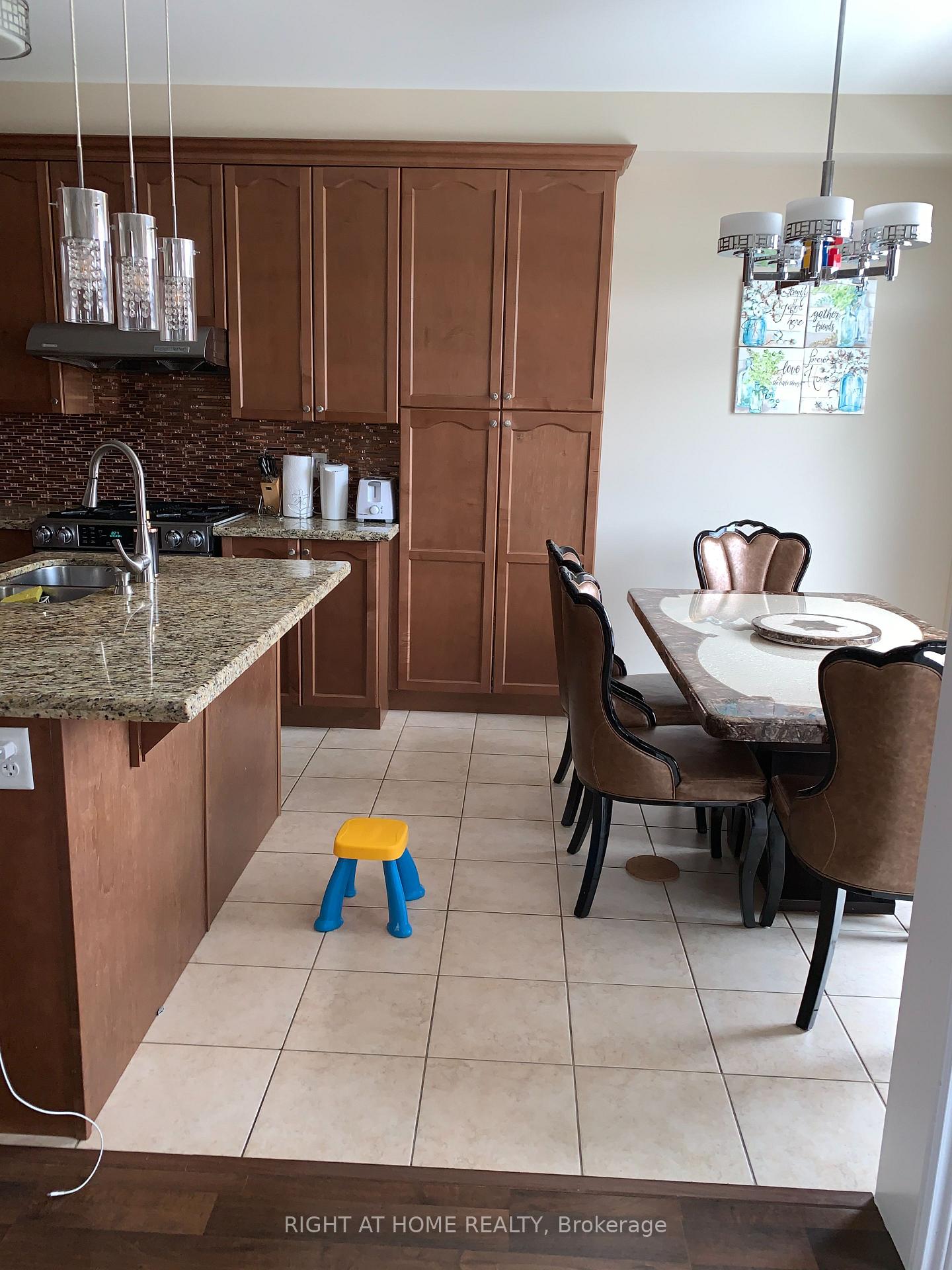 Photo 8 of 276 Robert Parkinson Drive, Brampton, Northwest Brampton — HOMEH
