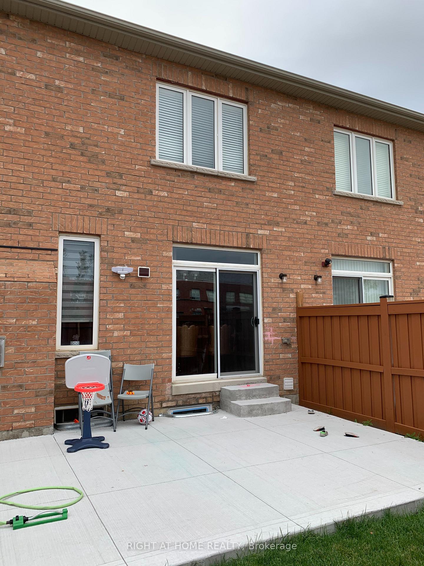 Photo 9 of 276 Robert Parkinson Drive, Brampton, Northwest Brampton — HOMEH