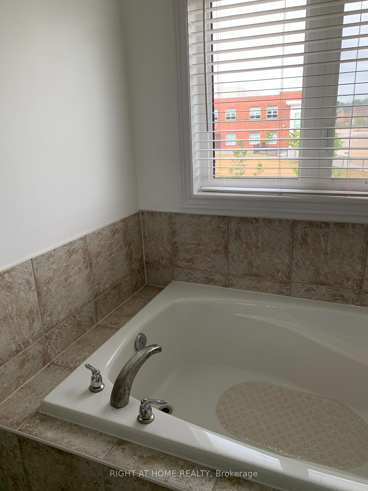 Photo 14 of 276 Robert Parkinson Drive, Brampton, Northwest Brampton — HOMEH