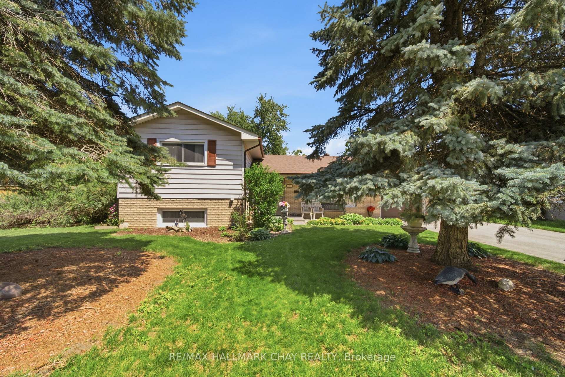 Photo 3 of 6 Highcroft Drive, Barrie, Allandale Heights — HOMEH