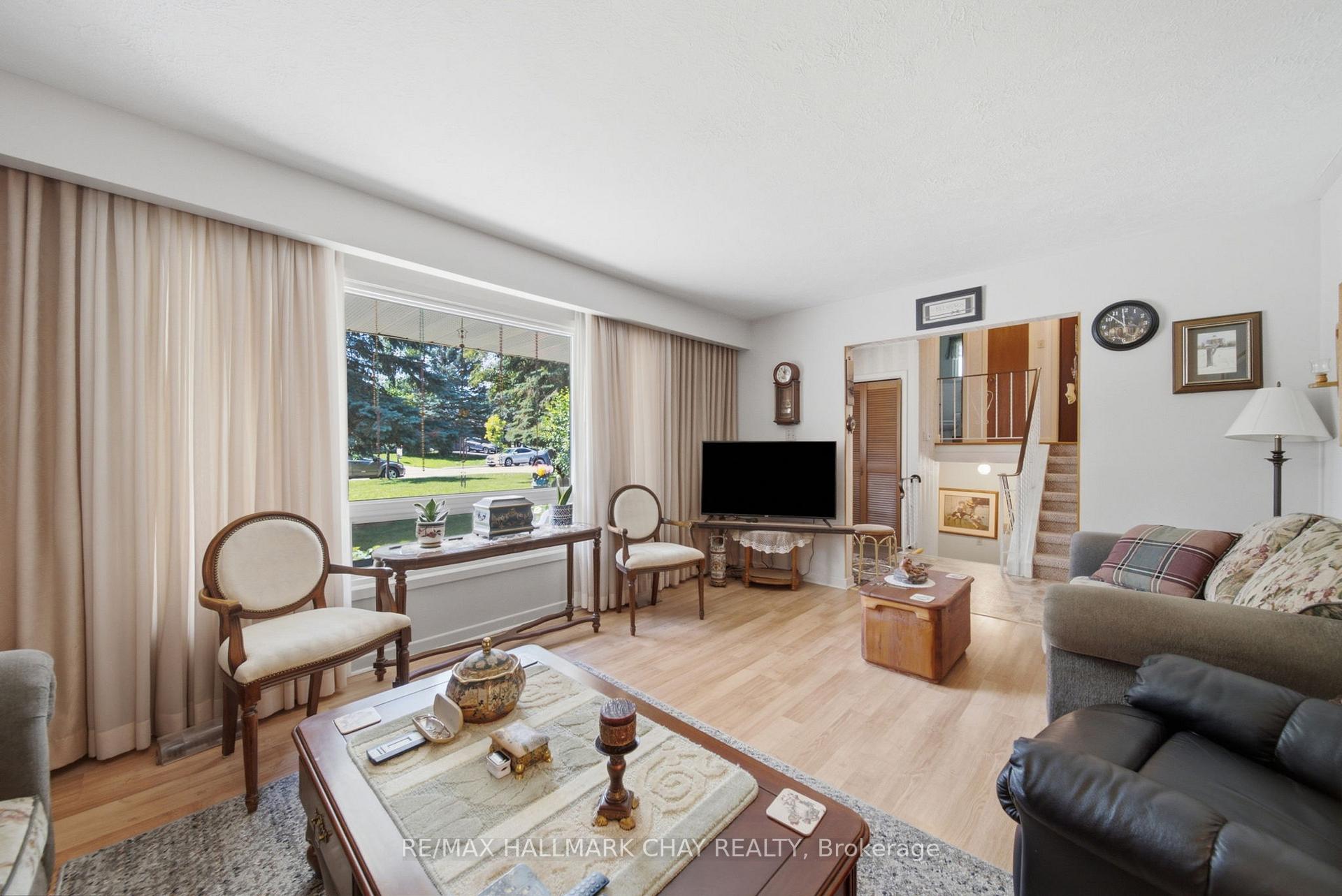 Photo 8 of 6 Highcroft Drive, Barrie, Allandale Heights — HOMEH