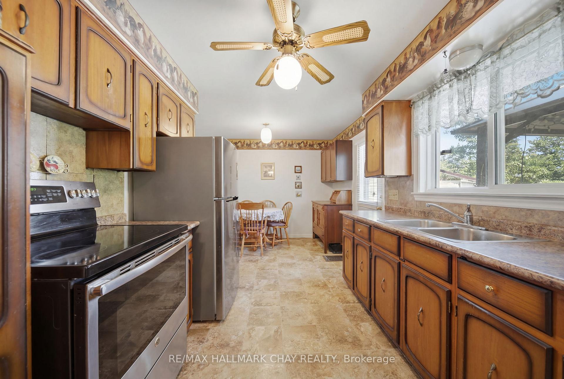 Photo 12 of 6 Highcroft Drive, Barrie, Allandale Heights — HOMEH