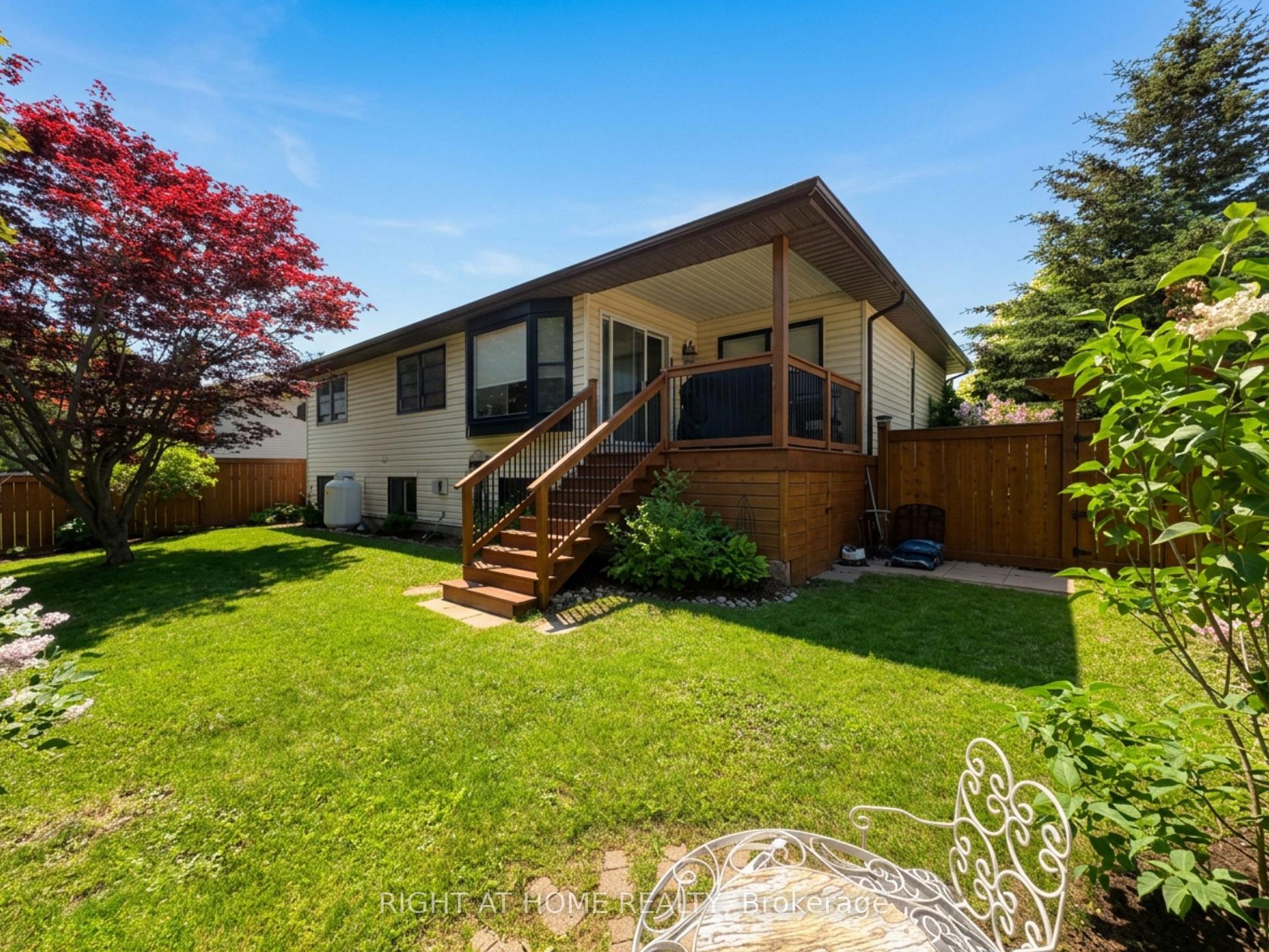 Photo 4 of 20 Argyle Crescent, Prince Edward County, Picton Ward — HOMEH