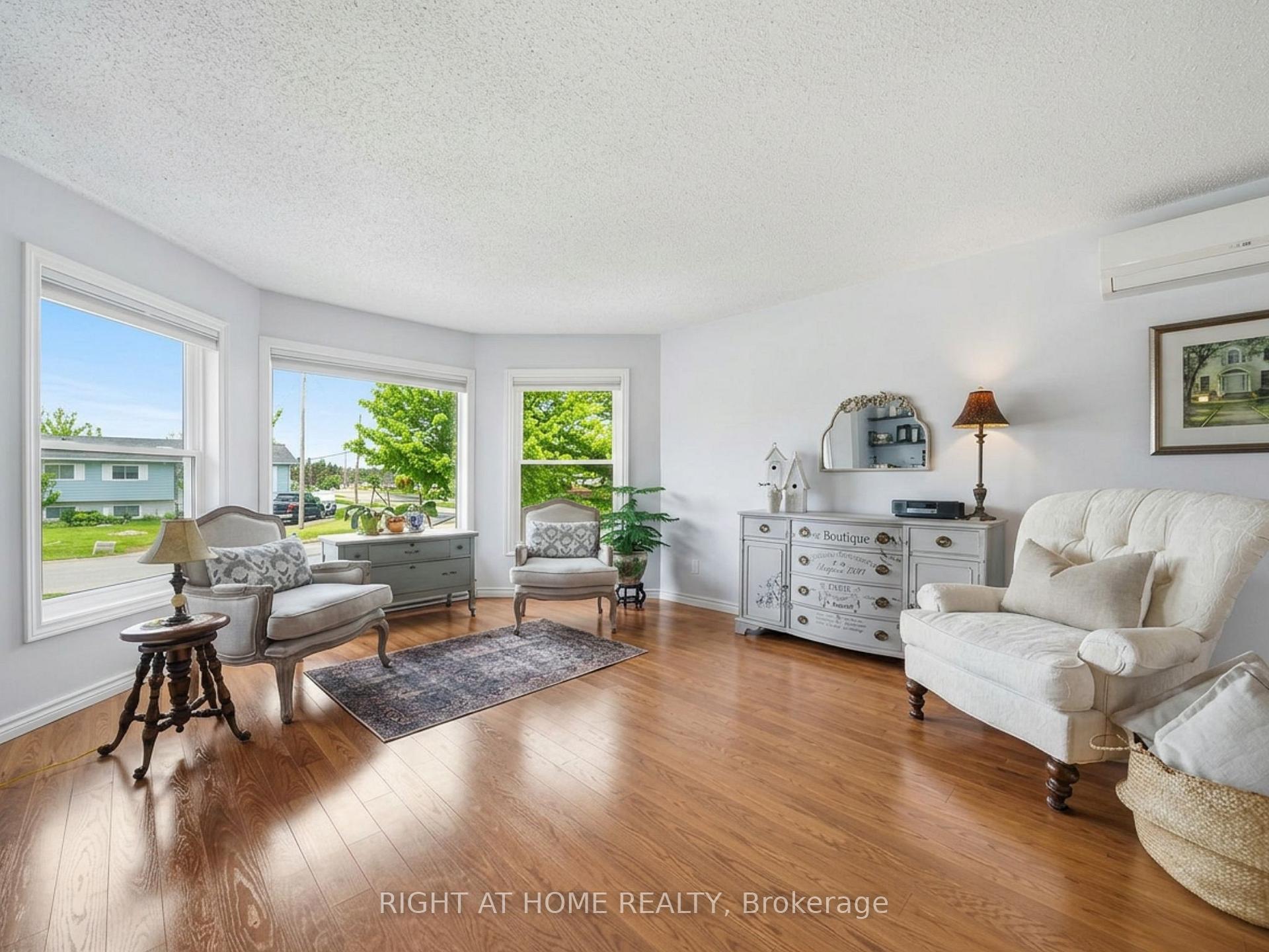Photo 5 of 20 Argyle Crescent, Prince Edward County, Picton Ward — HOMEH