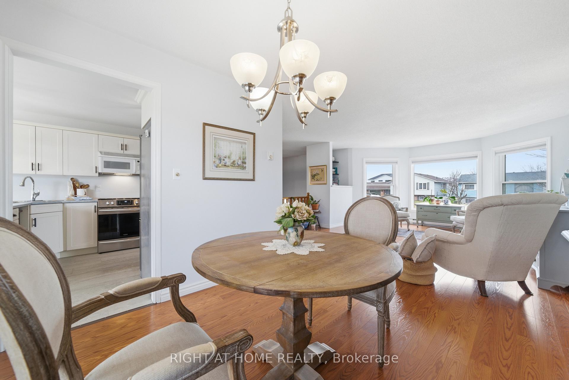 Photo 7 of 20 Argyle Crescent, Prince Edward County, Picton Ward — HOMEH