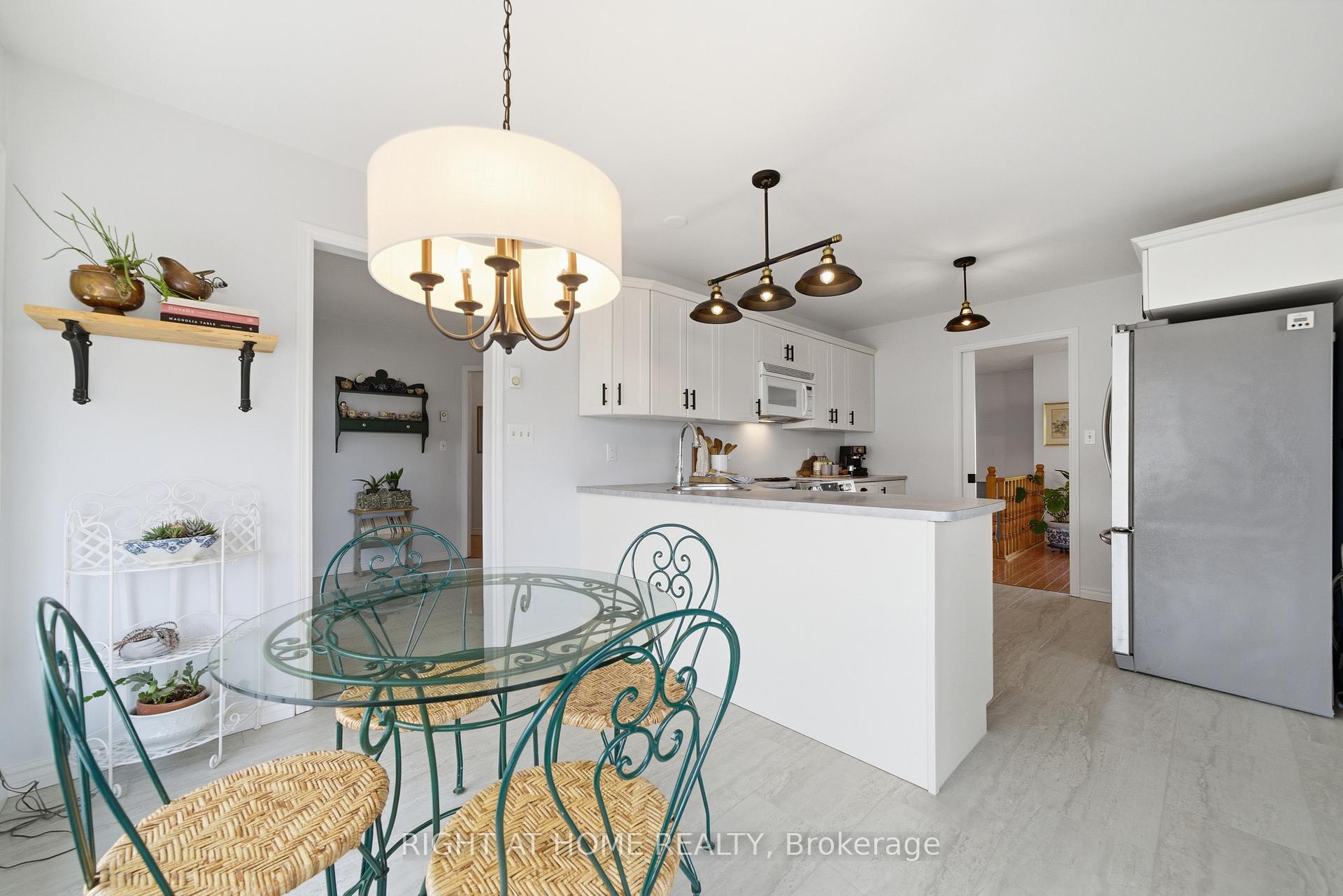 Photo 9 of 20 Argyle Crescent, Prince Edward County, Picton Ward — HOMEH