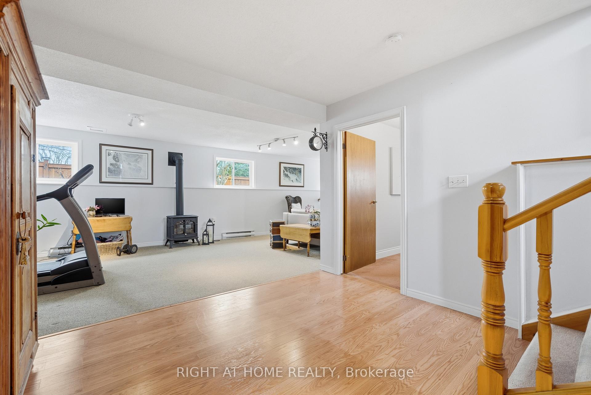 Photo 21 of 20 Argyle Crescent, Prince Edward County, Picton Ward — HOMEH