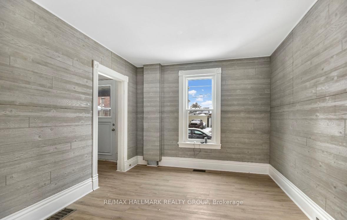 Photo 3 of 47 Daniel Street S, Brockville, Brockville — HOMEH