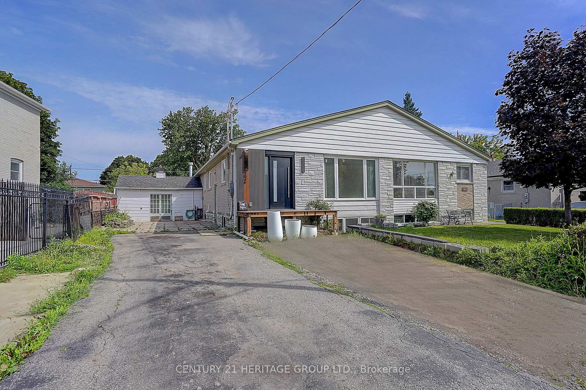 Photo 1 of 326 McConvey Drive, Richmond Hill, Crosby — HOMEH