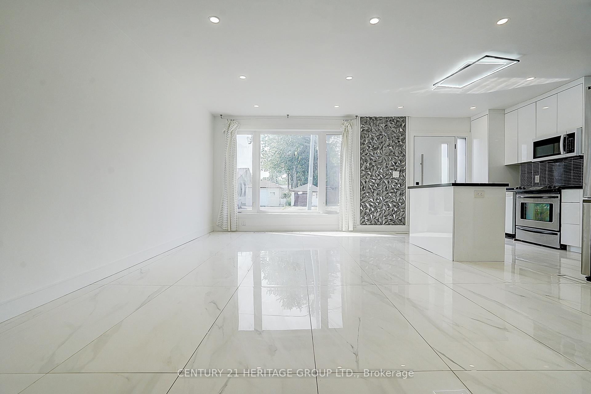 Photo 2 of 326 McConvey Drive, Richmond Hill, Crosby — HOMEH